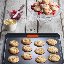 Bandeja antiadherente para galletas 38 cm - Acero al carbono - Le Creuset
