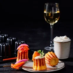 Bandeja molde antiadherente para 12 canelés - Acero al carbono - Le Creuset