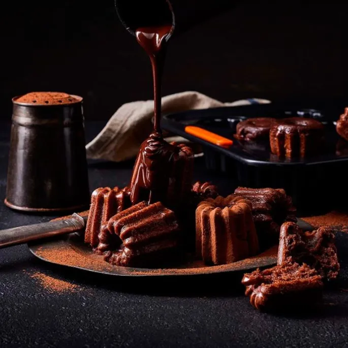 Bandeja molde antiadherente para 12 canelés - Acero al carbono - Le Creuset