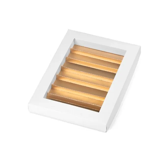Caja para 20 bombones blanca con base dorada 22 cm