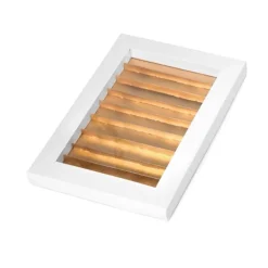 Caja para 28 bombones blanca con base dorada 28 cm