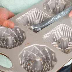 Cepillo para limpiar moldes Bundts - Nordic Ware