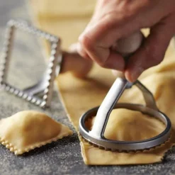 Cortador de raviolis cuadrado con mango de madera 6 cm - Acero inoxidable - Kitchen Craft