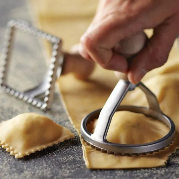 Cortador de raviolis cuadrado con mango de madera 6 cm - Acero inoxidable - Kitchen Craft