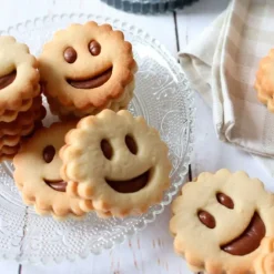 Cortadores para galletas de chocolate con caritas (2) - ScrapCooking