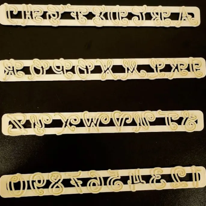 Cortadores tappit letras y números mayúsculas Swirly (4) - FMM