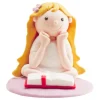 Figura niña de comunión leyendo biblia 8 cm - Dekora
