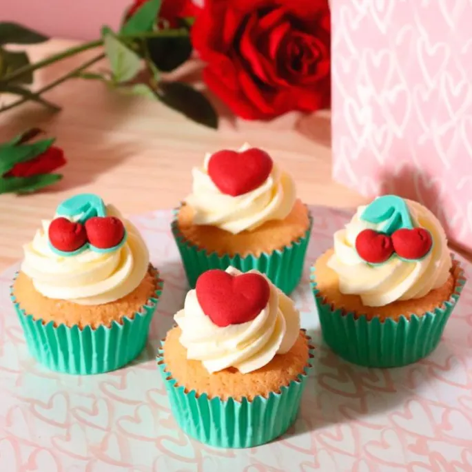 Figuras de azúcar corazones y cerezas San Valentín (12) - PME