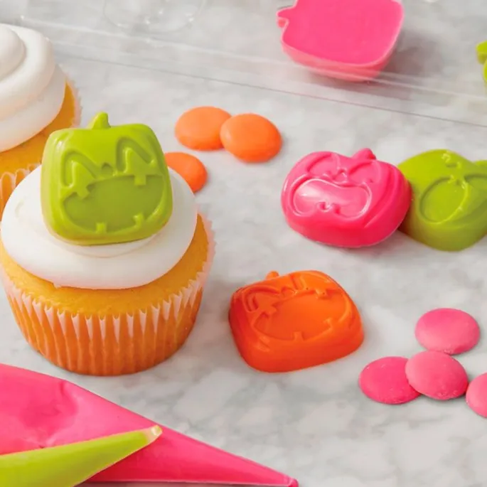 Molde 12 calabazas para candy melts - Wilton