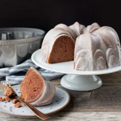 Molde Fleur De Lis Bundt Pan - Nordic Ware