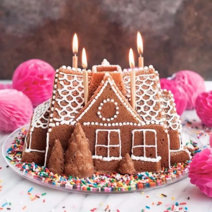 Molde Gingerbread House - Nordic Ware