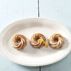 Molde Heritage Bundtlette Pan - Nordic Ware