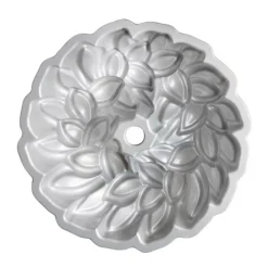 Molde Laurel Wreath Bundt Pan - Nordic Ware