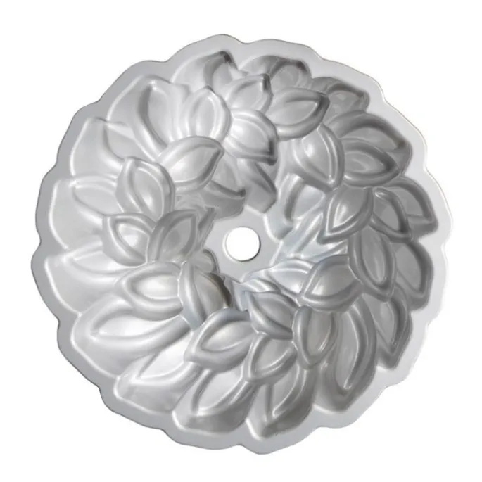 Molde Laurel Wreath Bundt Pan - Nordic Ware