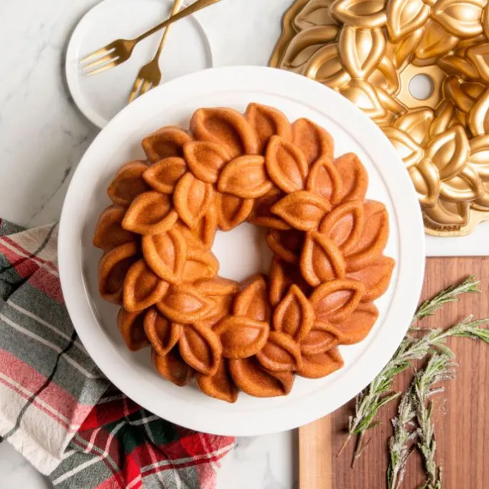 Molde Laurel Wreath Bundt Pan - Nordic Ware