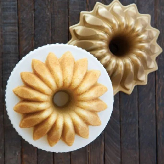 Molde Lotus Bundt Pan - Nordic Ware