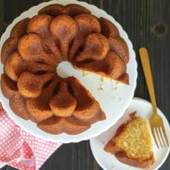 Molde Magnolia Bundt Pan - Nordic Ware
