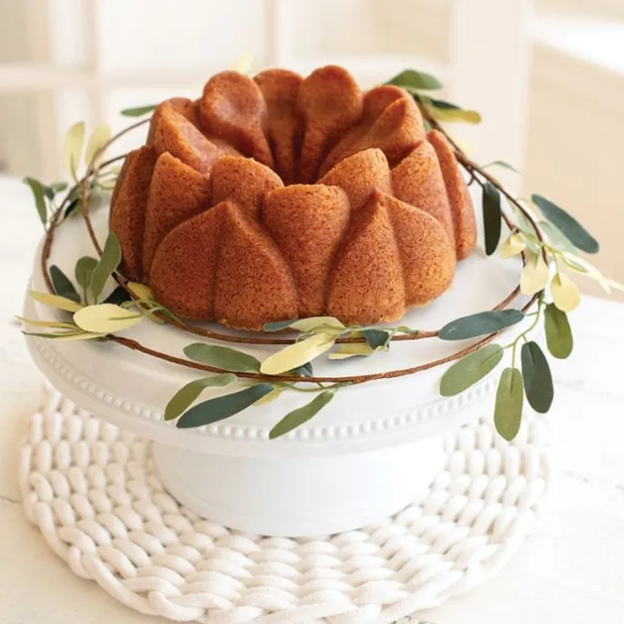 Molde Magnolia Bundt Pan - Nordic Ware