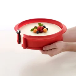 Molde redondo desmontable con pinza y plato de cerámica 23 cm - Lékué