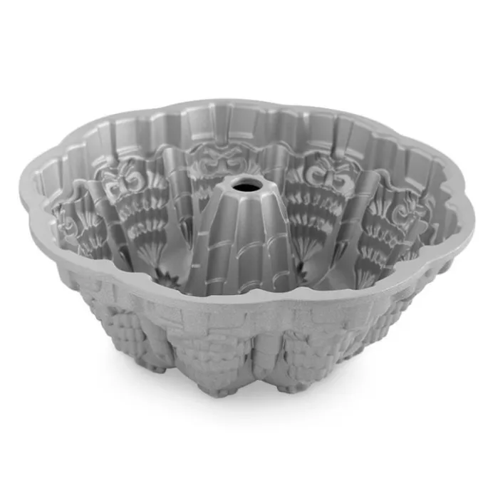 Molde Very Merry Bundt Pan - Nordic Ware