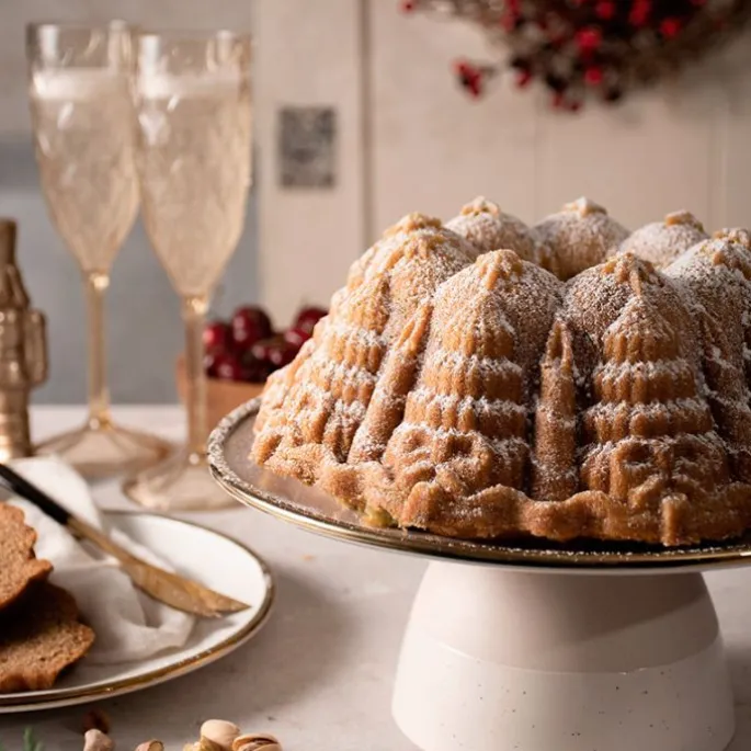 Molde Very Merry Bundt Pan - Nordic Ware