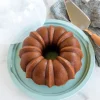 Portatartas transparente con base azul Bundt - Nordic Ware