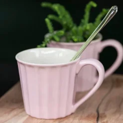 Taza estriada baja con asa rosa 300 ml - Mynte - Ib Laursen